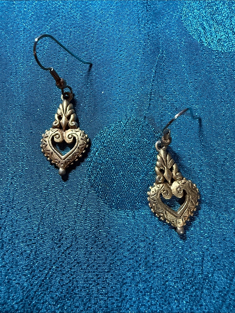 Antique-Style Heart Drop Earrings in Silver